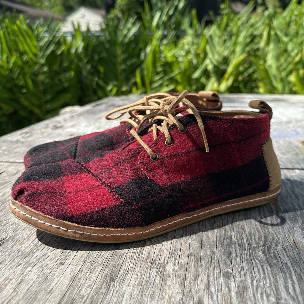 TOMS Woman's 8.5 Buffalo Plaid Red/Black Wool Blend Ankle Shoes 925